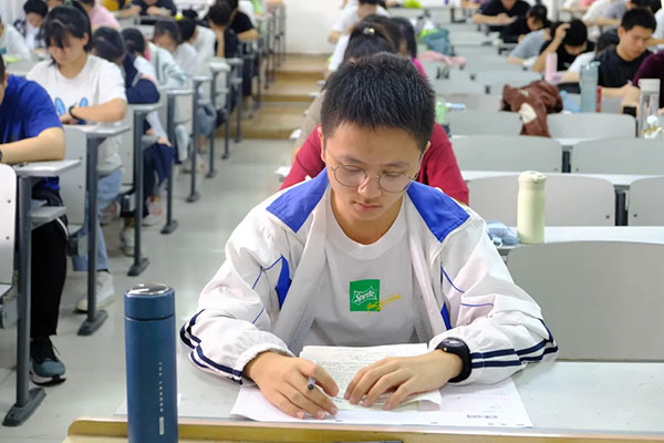 重庆高中复读学校有哪些？陪伴式管理学校