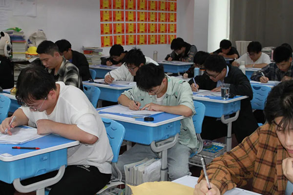 广州港澳台联考学校推荐？高效提分学校