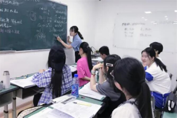 郑州艺术生文化课培训班有哪些？升学率高学校推荐