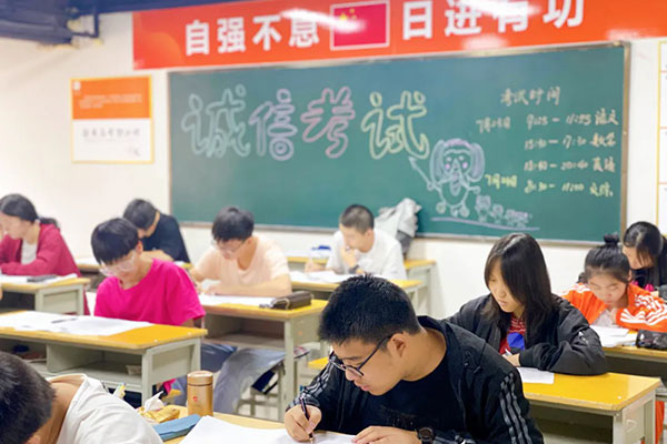 南宁高三复读培训学校哪家好一点?名师授课学校