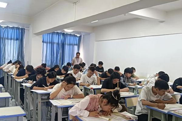 北京艺考生文化课培训学校哪家好？科学管理学校