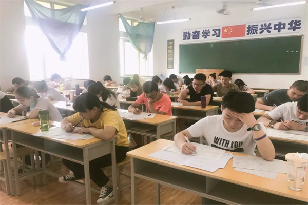 天津高考复读培训学校哪家好一点呢？多元化教学学校