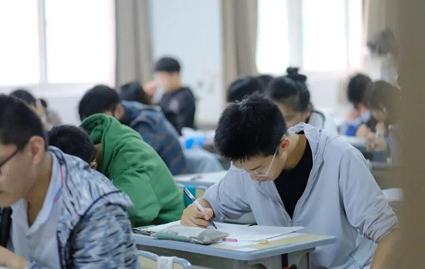 2023年复读生利弊研究（2023年以后还可以复读不）