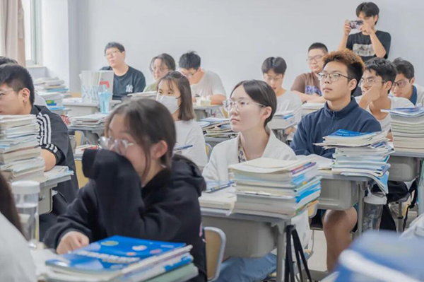 2023高三复读的多吗（2023年高考复读人数）