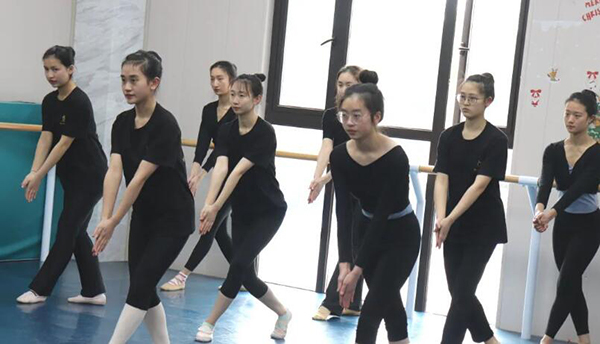 昆明舞蹈艺考培训哪家好？力挺设施齐全的机构