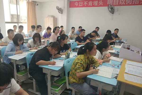 石家庄高复学校哪个好？系统化教学学校