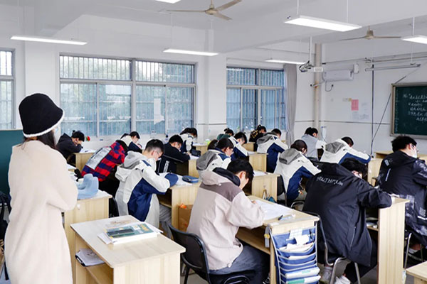 大连高三冲刺哪个辅导机构比较好？高效率教学机构