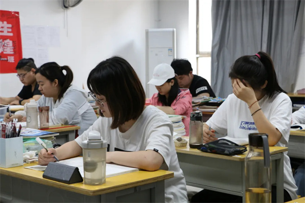 郑州高考补习学校排名，上榜学校一览