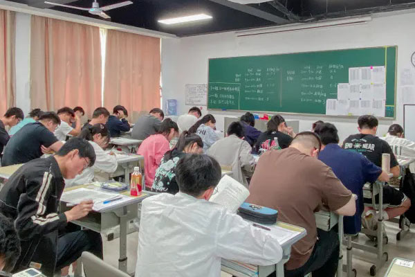 青岛全日制高三辅导班哪家好?对比这几家