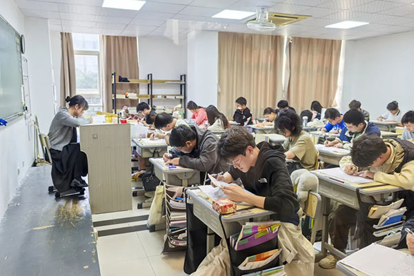 保定艺考生文化课培训学校地址在哪里啊？正规学校位置