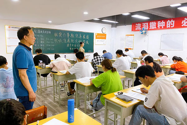 银川高复哪里的学校比较好？精细化管理学校
