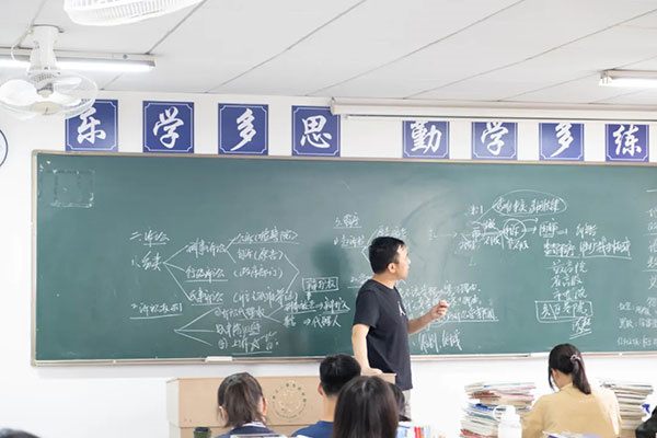 成都艺考生文化课培训机构哪家好点呢？优选正规机构