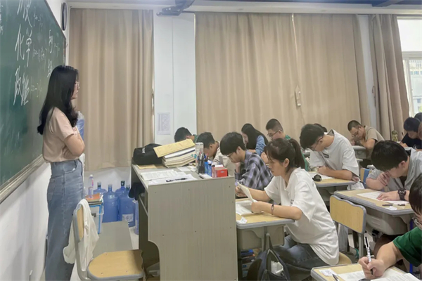 成都艺考生补文化哪个学校好？集训学校一览