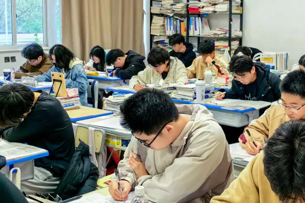 广州正规高三复读学校在哪里?考察三家学校位置