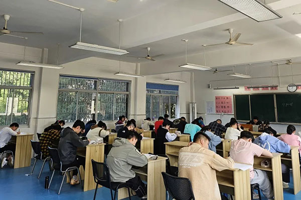 武汉高考复读哪个学校比较好一点呢？综合教学学校