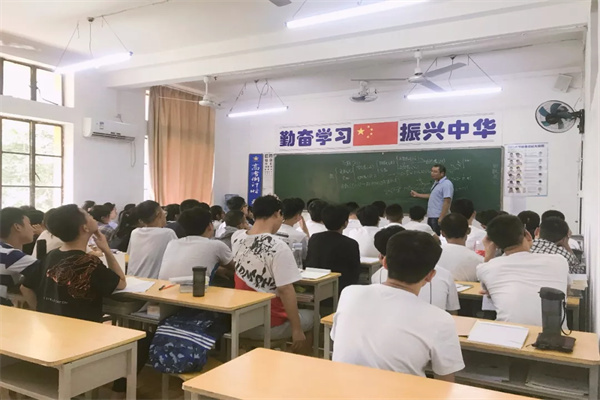 长沙高三复读学校排名前三名的有哪些？这几校别错过！