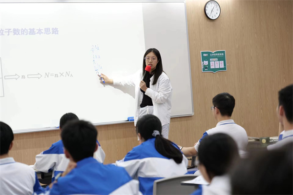 郑州新东方学生管理：全封闭式营地，24小时全天跟盯管理